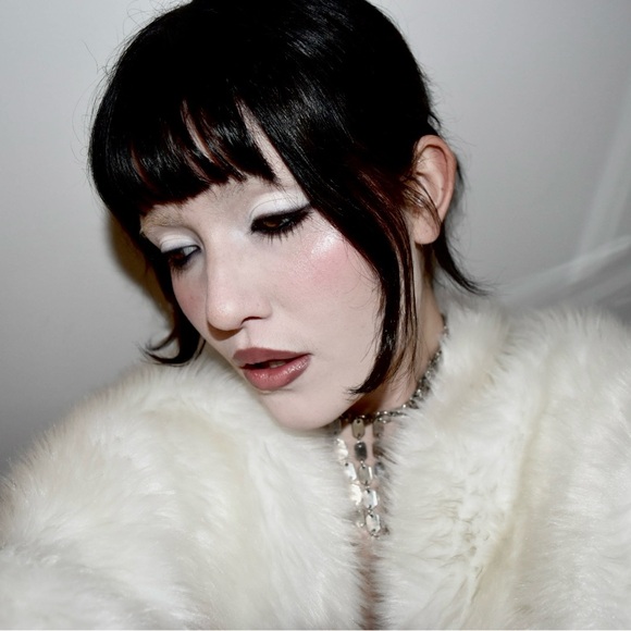 Meet your Posher, Lou <3 - Picture 3 of 11